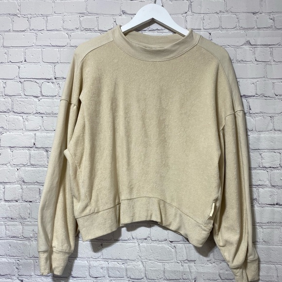 Varley Tops - Varley sweatshirt cream color